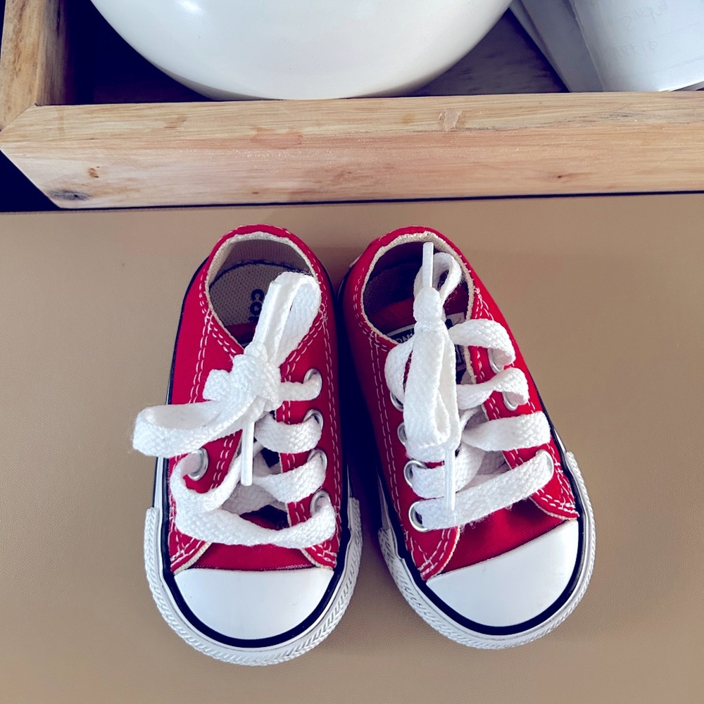 2c-Red Chuck Taylor Converse